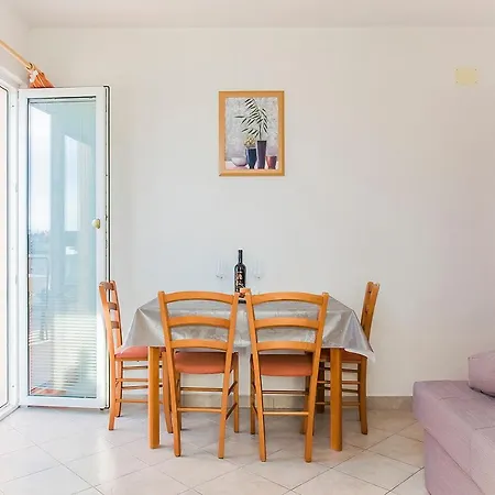 Sundrica Διαμέρισμα Sreser